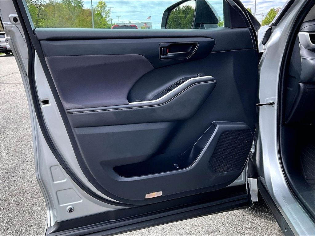 2023 Toyota Highlander — photo 9