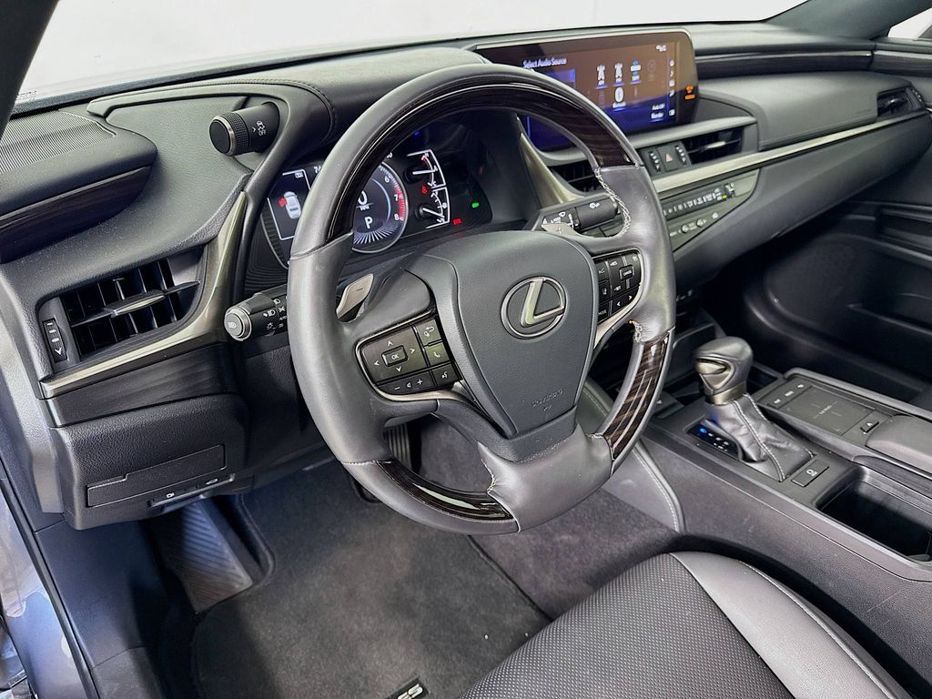 Thumbnail: 2021 Lexus ES - 9
