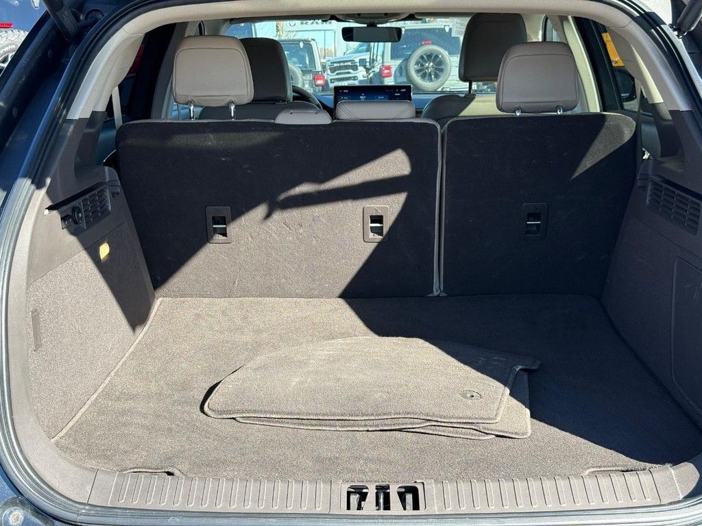 2LMPJ8KP8PBL01841