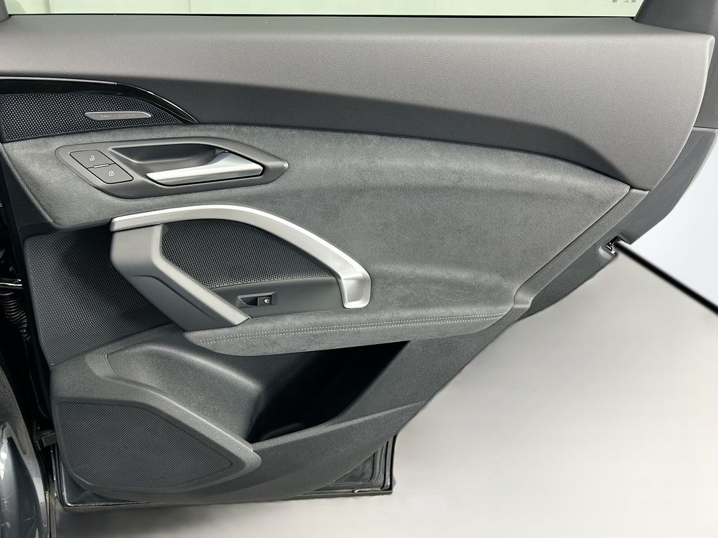 Thumbnail: 2025 Audi SQ5 - 27