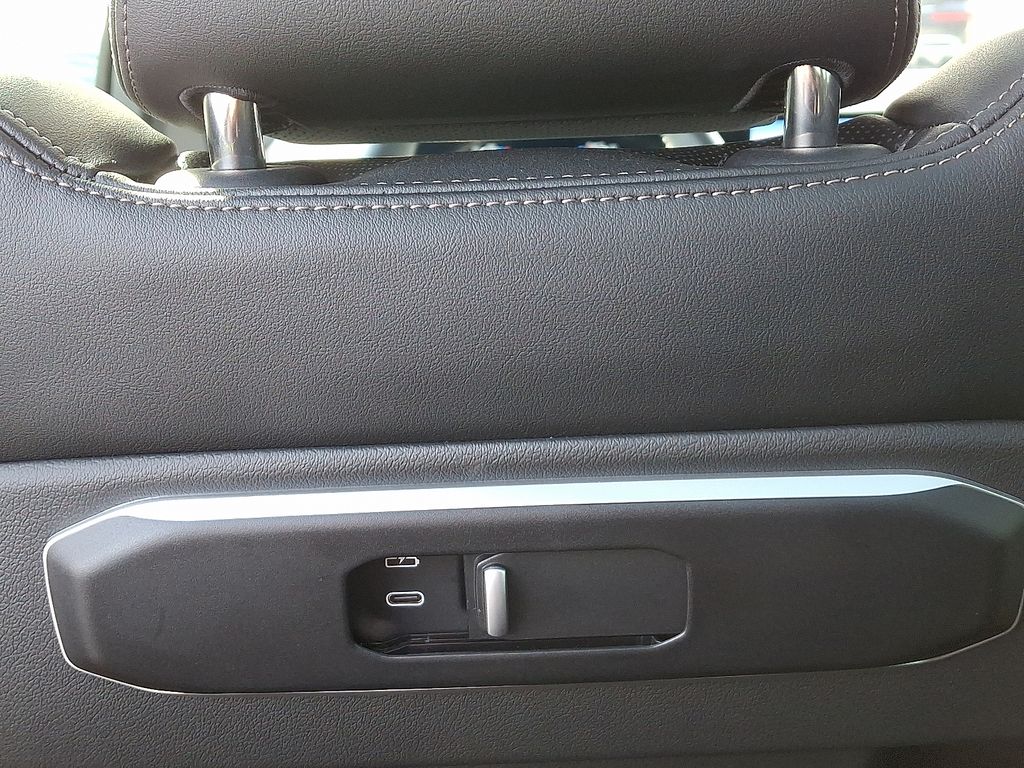 Thumbnail: 2026 BMW X5 - 12