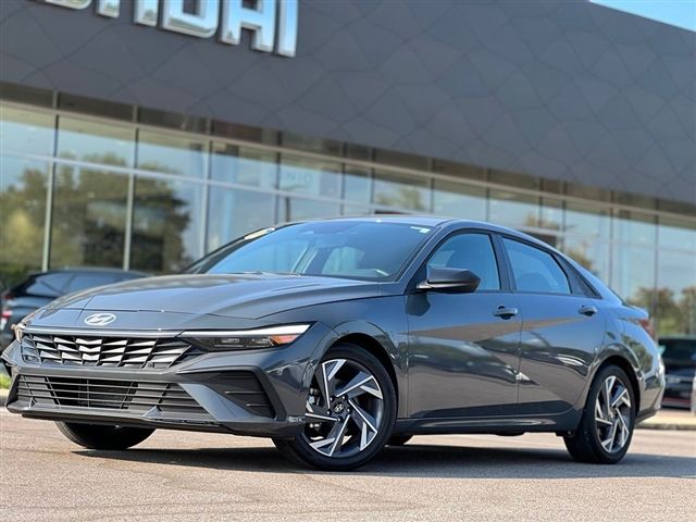 2025 Hyundai Elantra photo 1