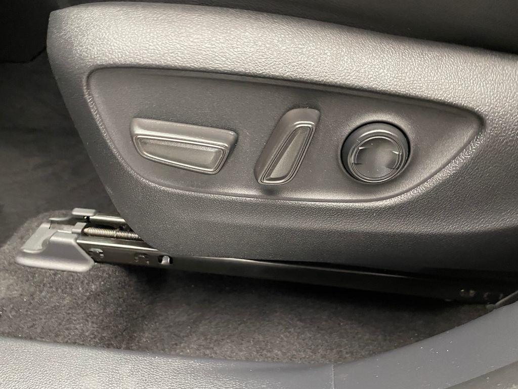 Thumbnail: 2021 Toyota Highlander - 14