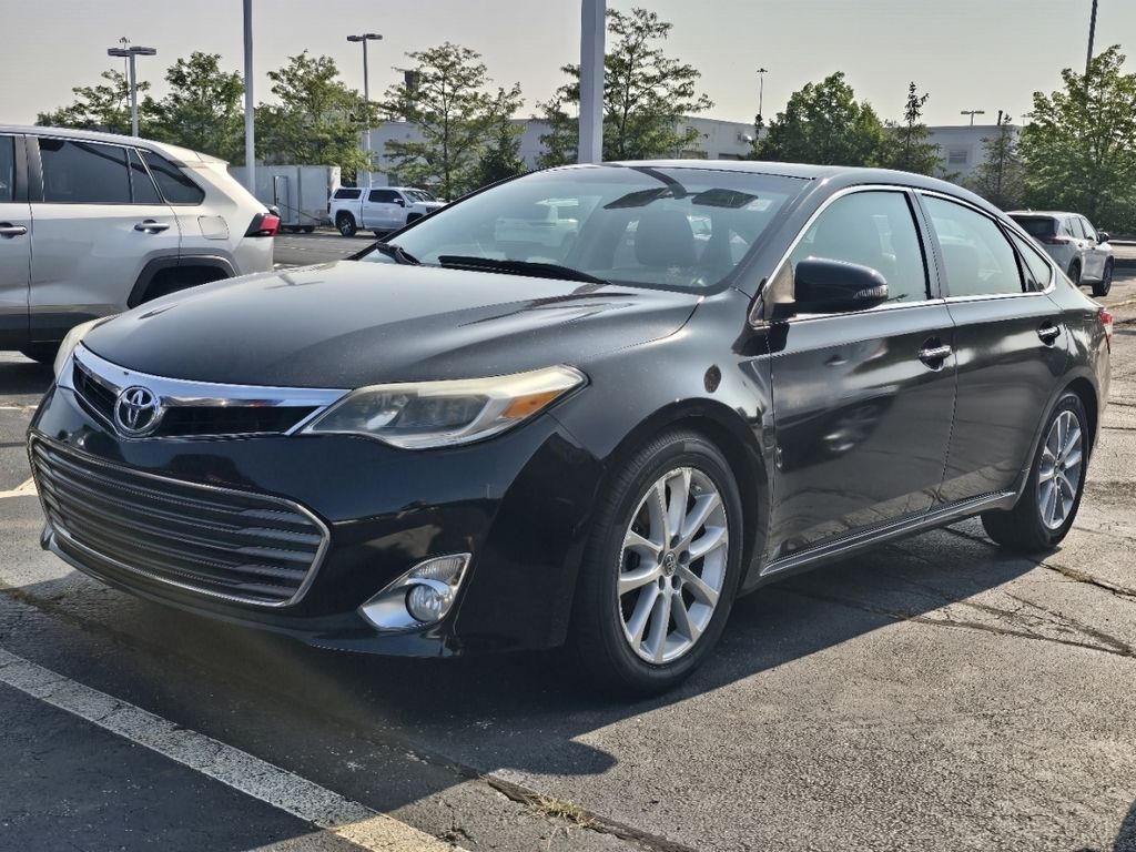 Used 2013 Black Toyota XLE Touring image 3
