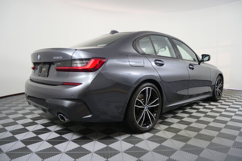 Thumbnail: 2022 BMW 3 Series - 3