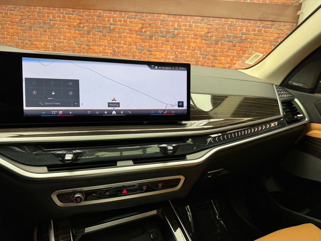 Certified Used 2025  BMW xDrive40i image 18