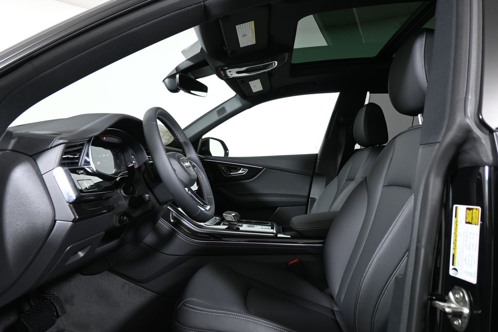 Thumbnail: 2026 Audi Q8 - 3