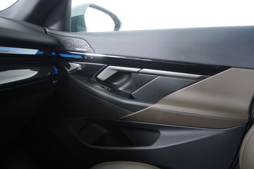 Thumbnail: 2025 BMW 5 Series - 25