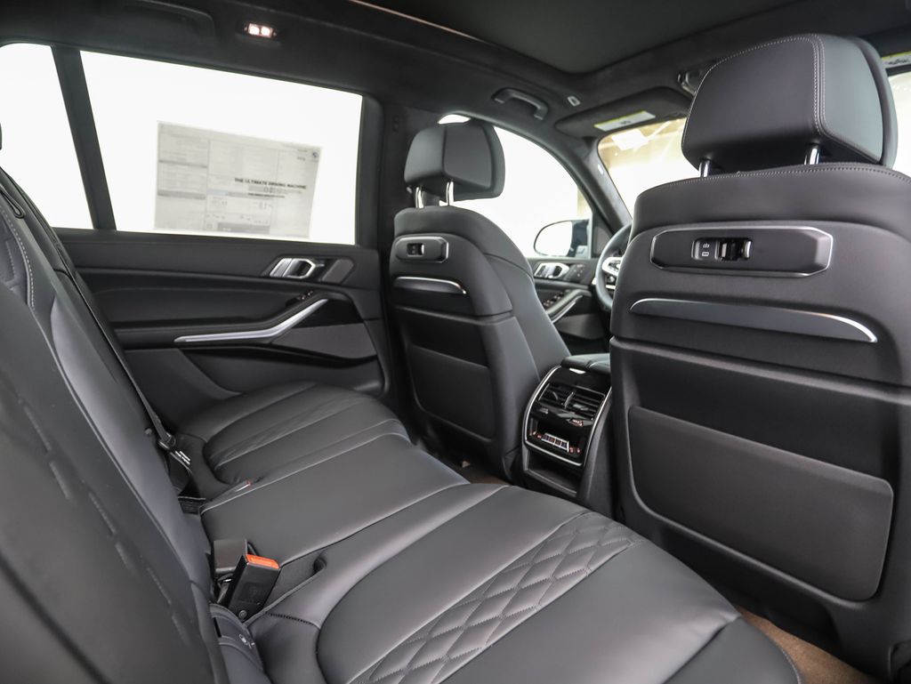 Thumbnail: 2026 BMW X7 - 29
