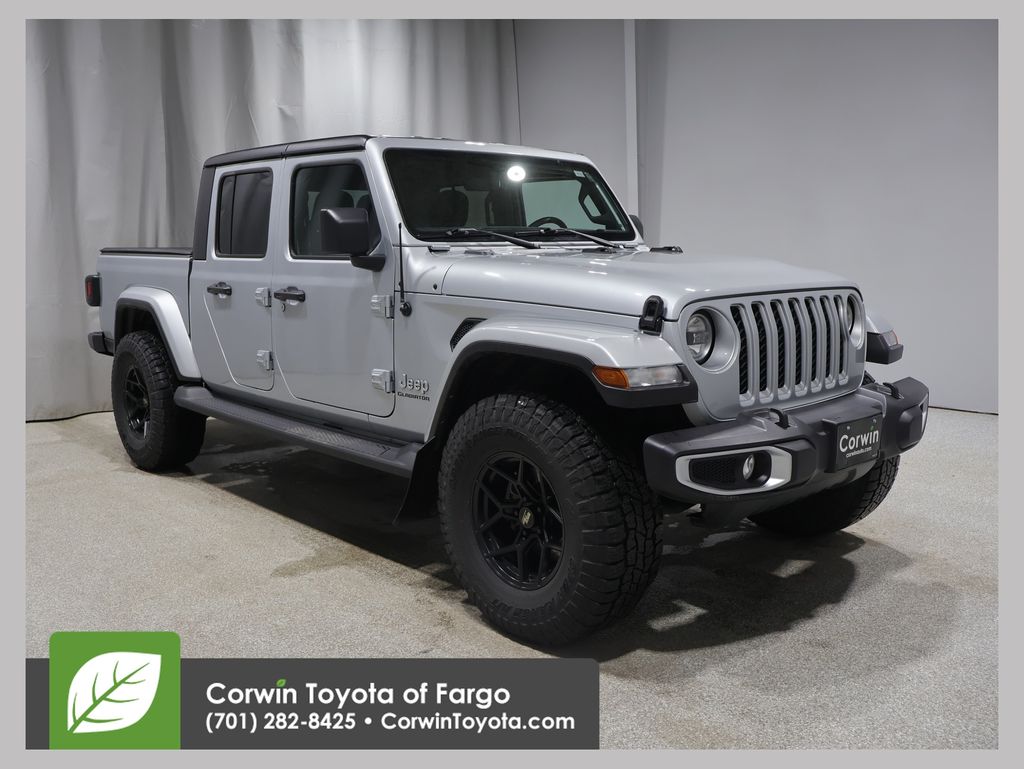 2022 Jeep Gladiator Overland Crew Cab 4WD