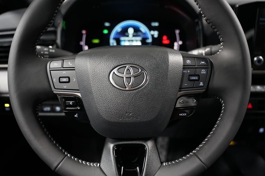 2025 Toyota Camry SE 12