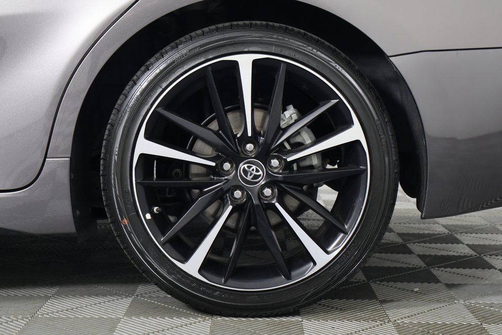 2019 Toyota Camry XSE 16