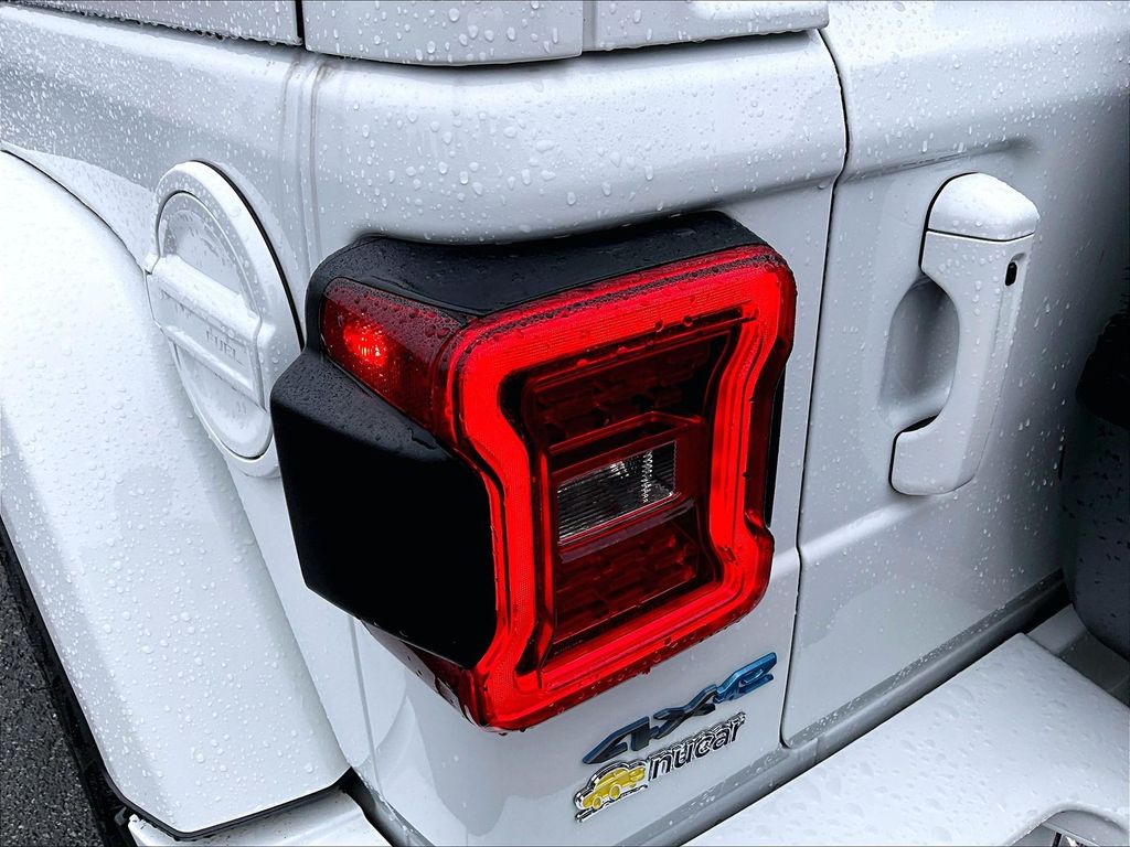 2024 Jeep Wrangler — photo 34