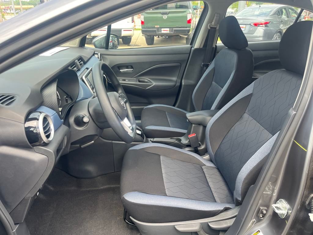 2025 Nissan Versa 1.6 SV photo