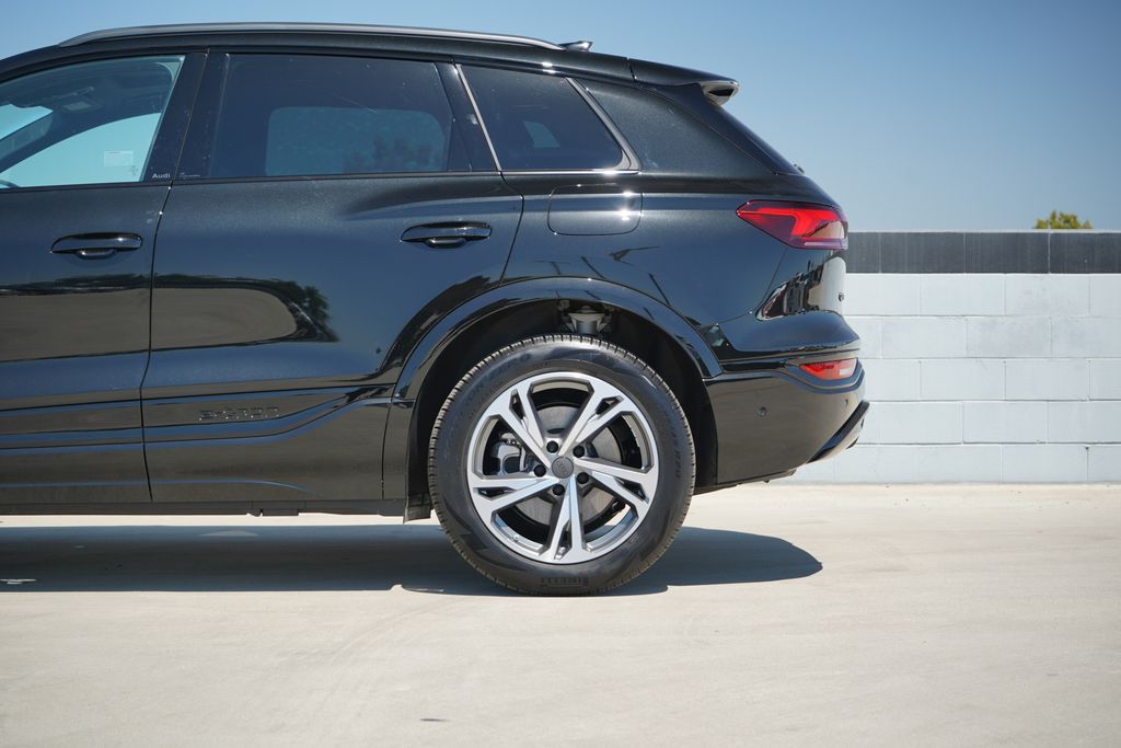 Thumbnail: 2027 Audi Q6 e-tron - 4