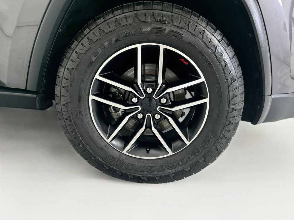 Thumbnail: 2021 Jeep Grand Cherokee - 30