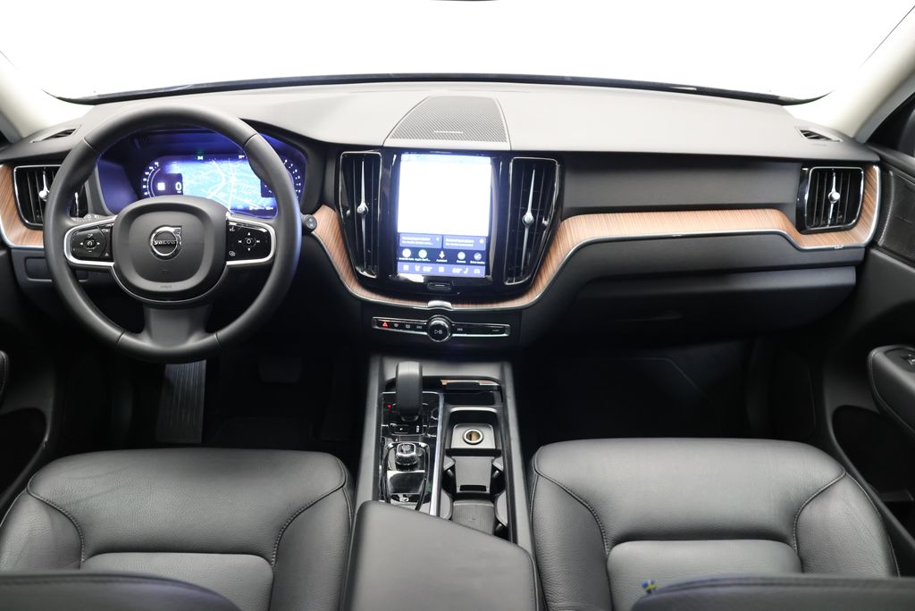 Thumbnail: 2023 Volvo XC60 - 16