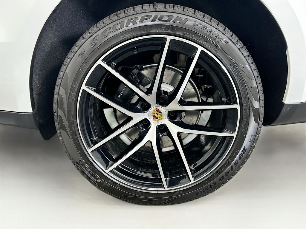 Thumbnail: 2026 Porsche Macan - 32