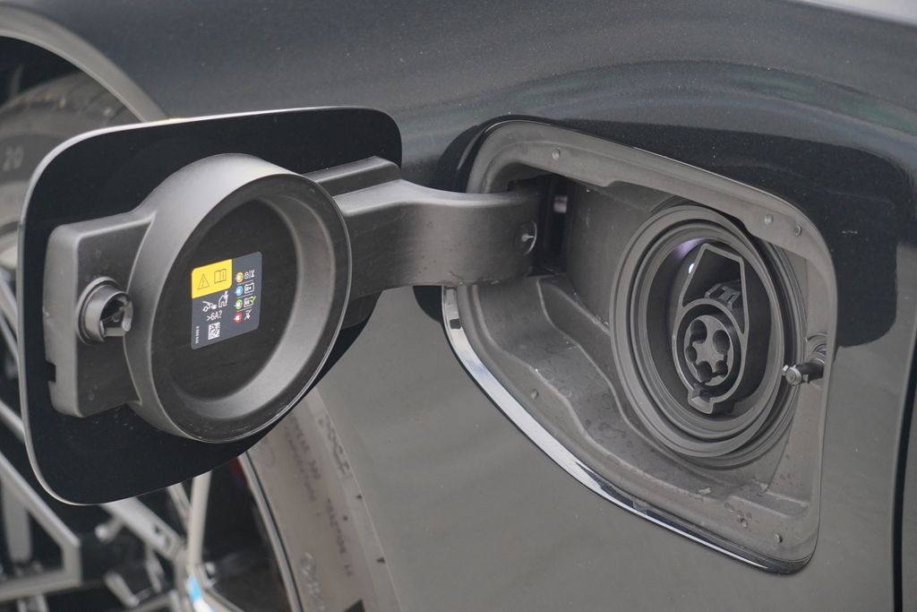 Thumbnail: 2026 BMW M5 - 6