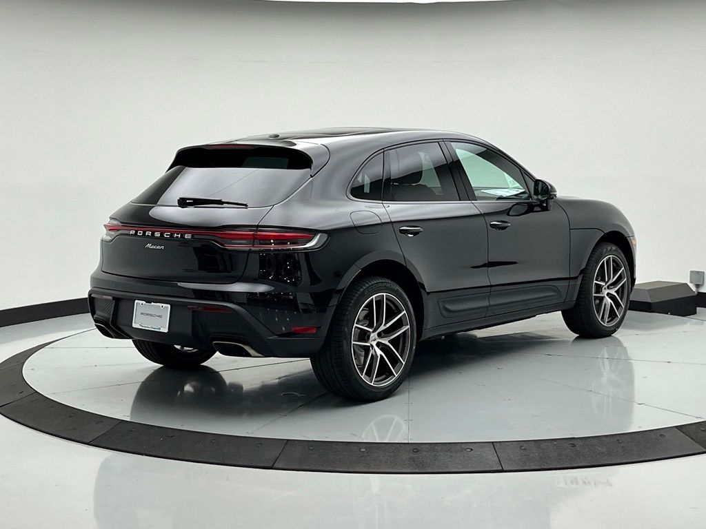 Thumbnail: 2026 Porsche Macan - 9