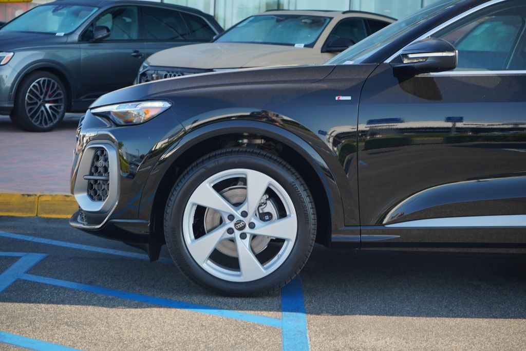 Thumbnail: 2025 Audi Q5 - 2