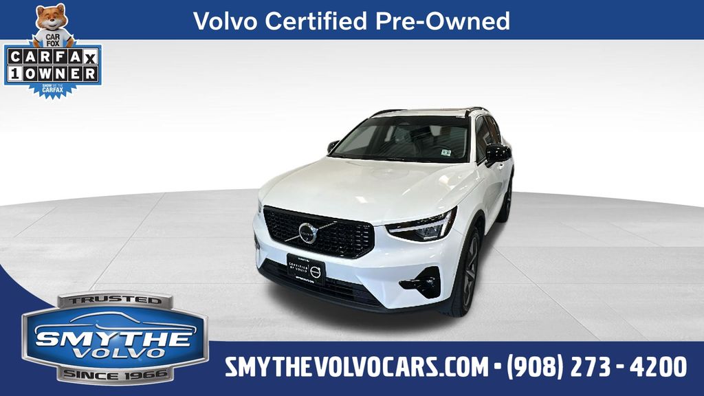 Crystal White 2025 Volvo XC40 SUV / Crossover All-Wheel Drive Automatic