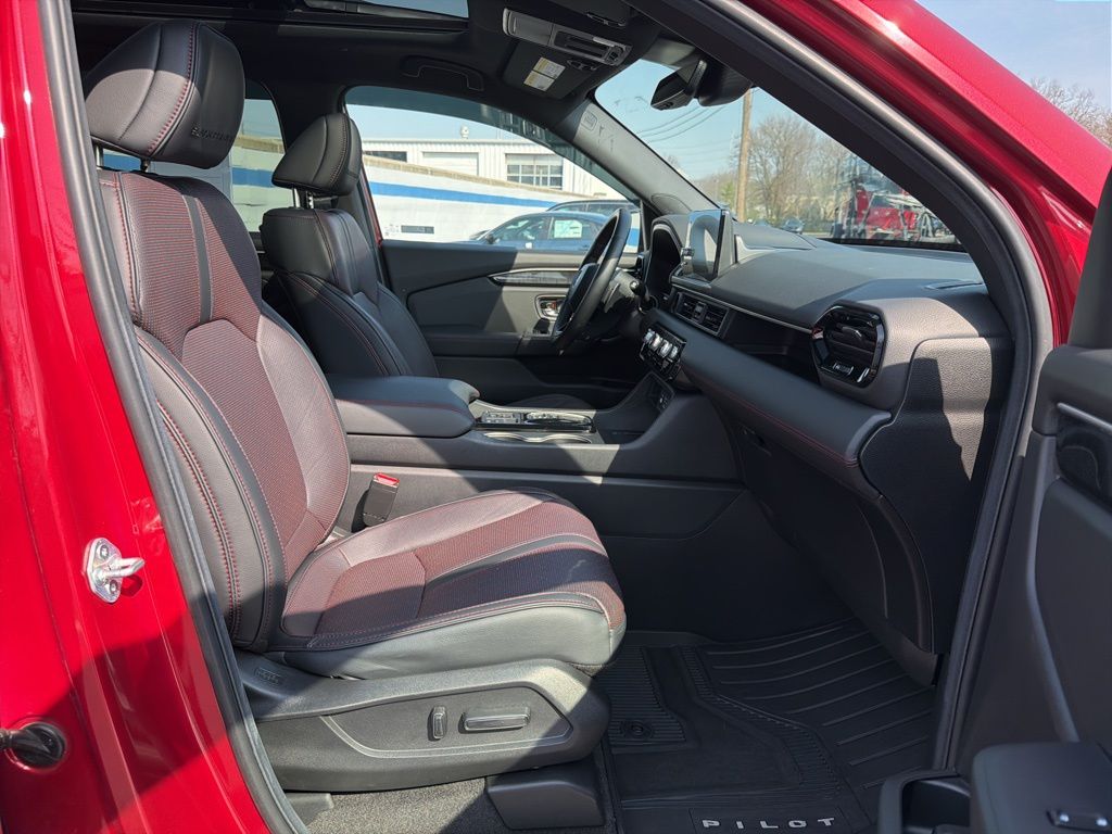 Thumbnail: 2025 Honda Pilot - 25