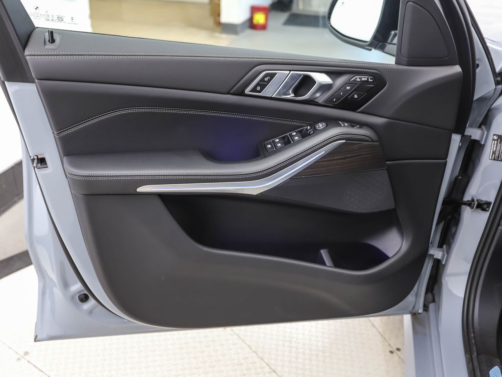 Thumbnail: 2026 BMW X7 - 9