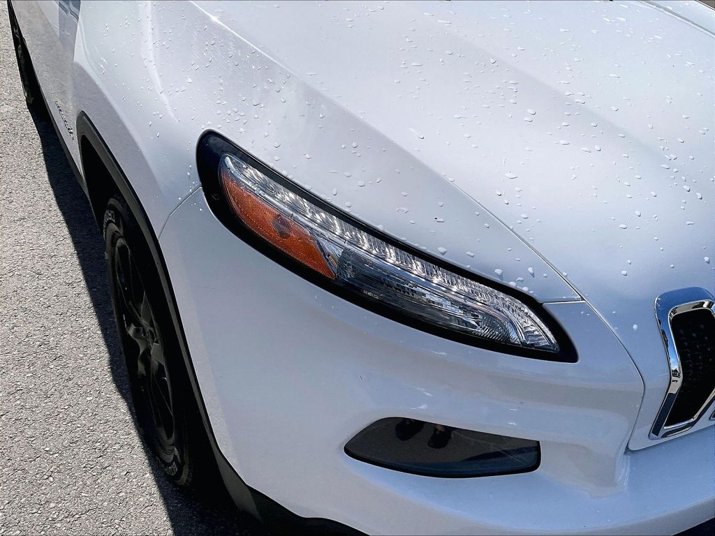 2014 Jeep Cherokee — photo 31