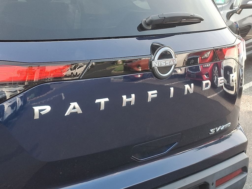 2023 Nissan Pathfinder SV 32