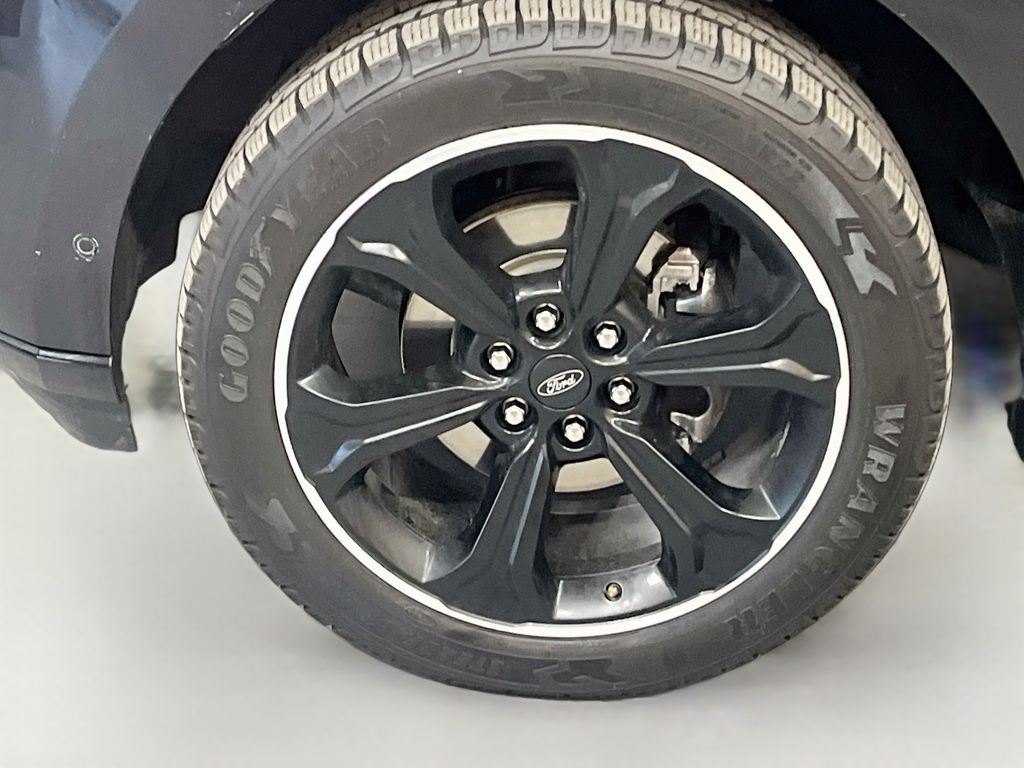 Used 2022 Black Metallic Ford Limited image 34