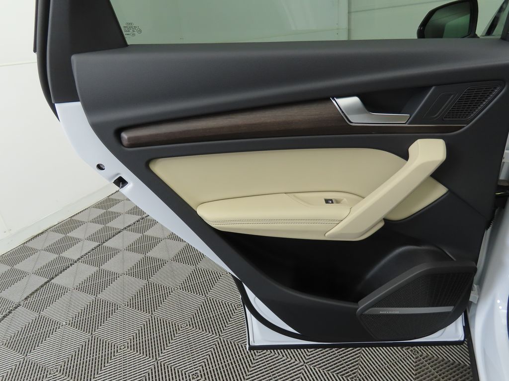2025 Audi Q5  26