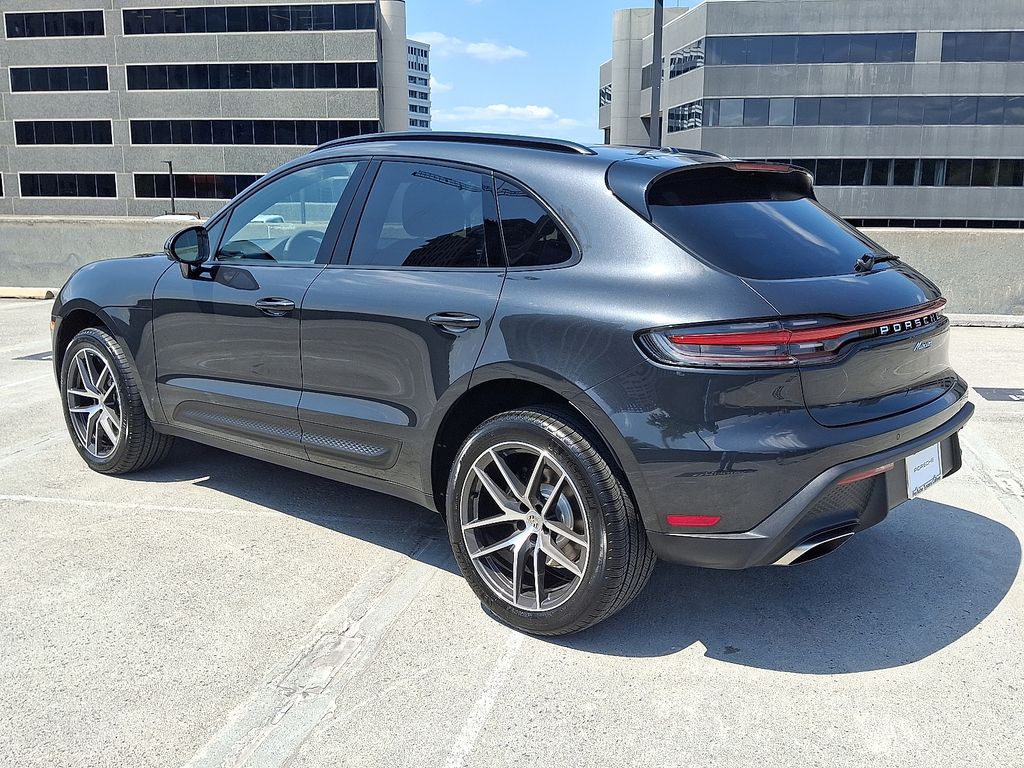 Thumbnail: 2026 Porsche Macan - 3