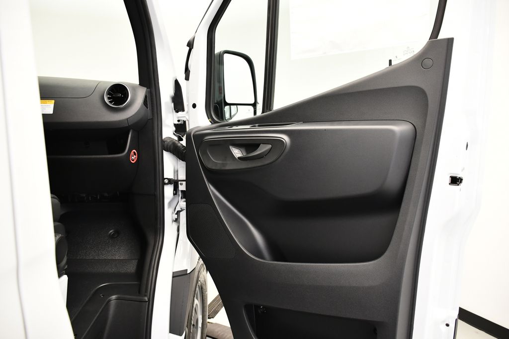 Thumbnail: 2025 Mercedes-Benz Sprinter - 28