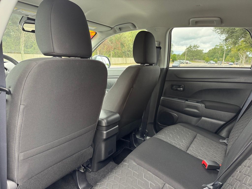 2025 Mitsubishi Outlander Sport ES photo 14