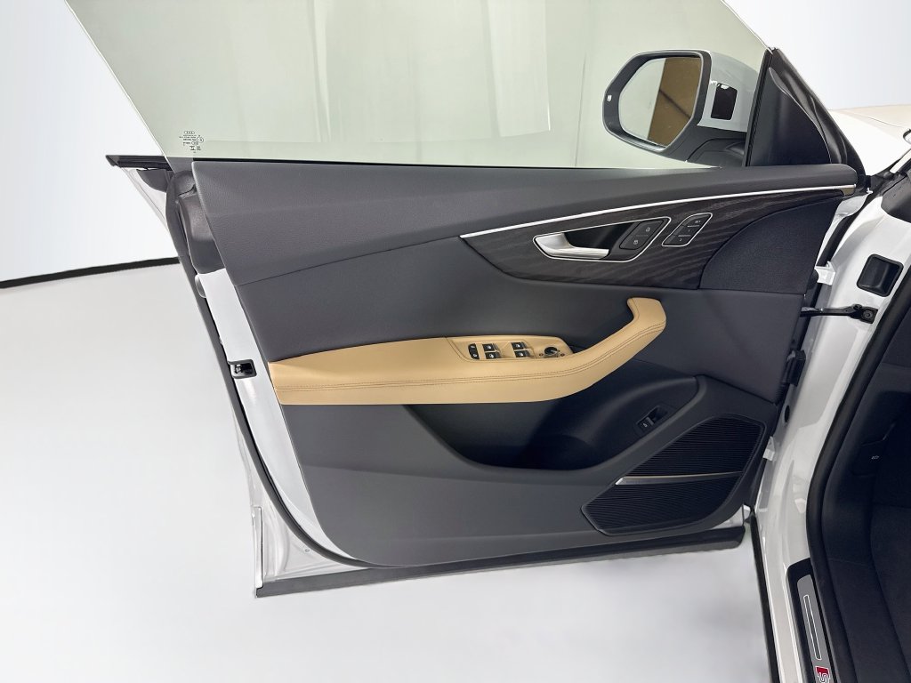 Thumbnail: 2027 Audi Q8 - 25