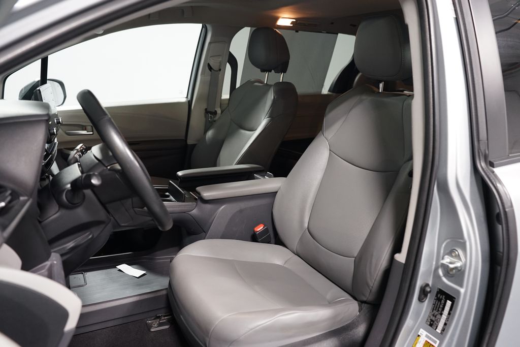Thumbnail: 2023 Toyota Sienna - 6
