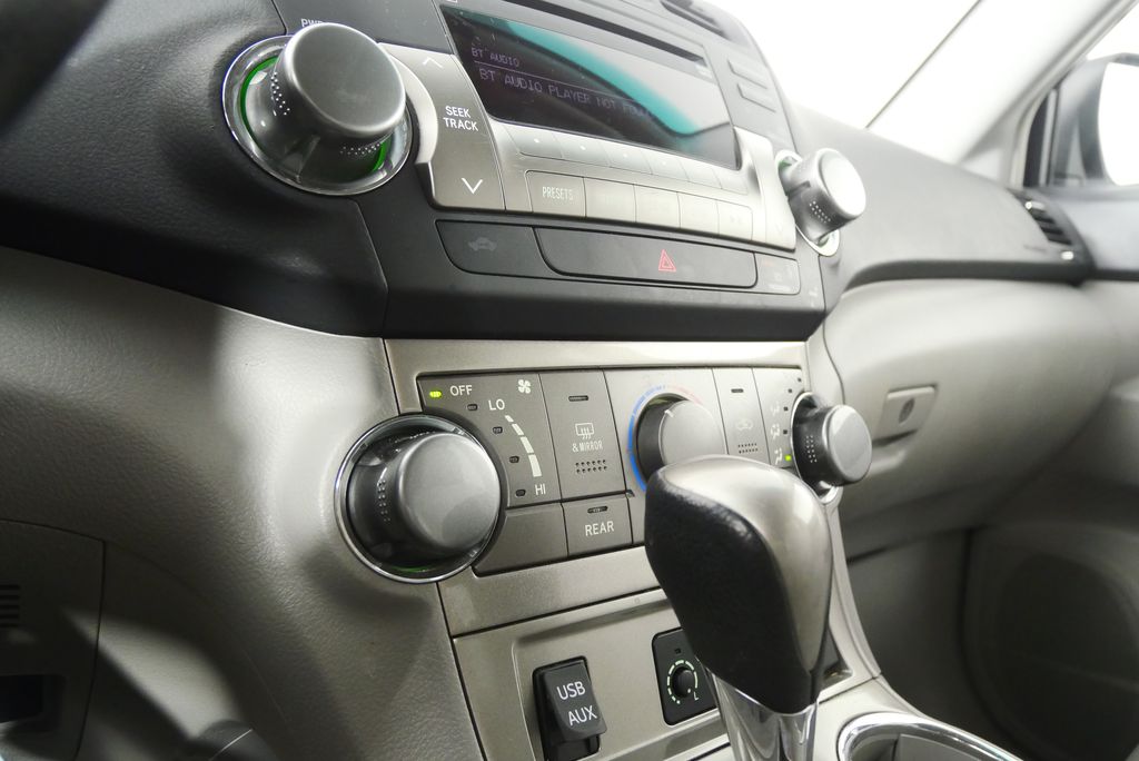 Thumbnail: 2012 Toyota Highlander - 19