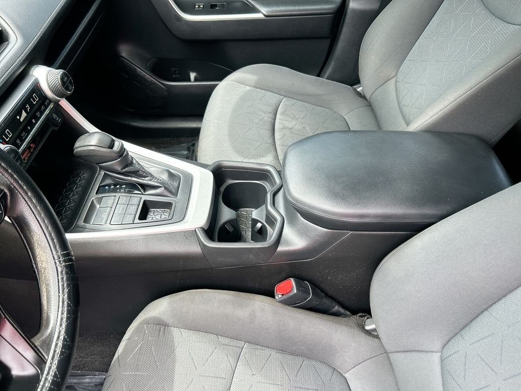 Thumbnail: 2021 Toyota RAV4 - 28