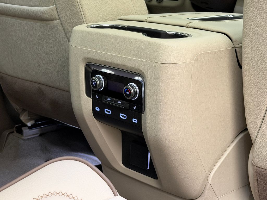 Thumbnail: 2024 GMC Yukon - 15