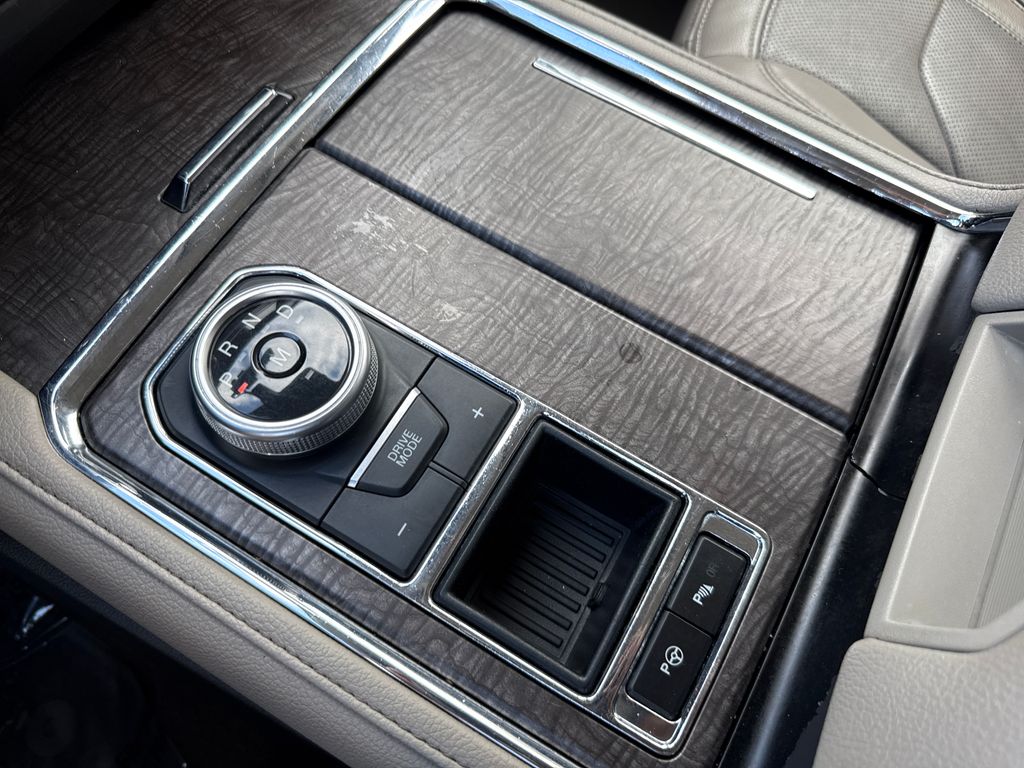 2021 Star White Metallic Tri-Coat Ford Expedition Max Limited RWD SUV