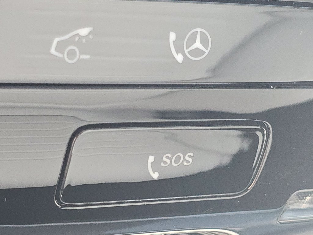 New 2027 White Mercedes-Benz GLC 300 image 9