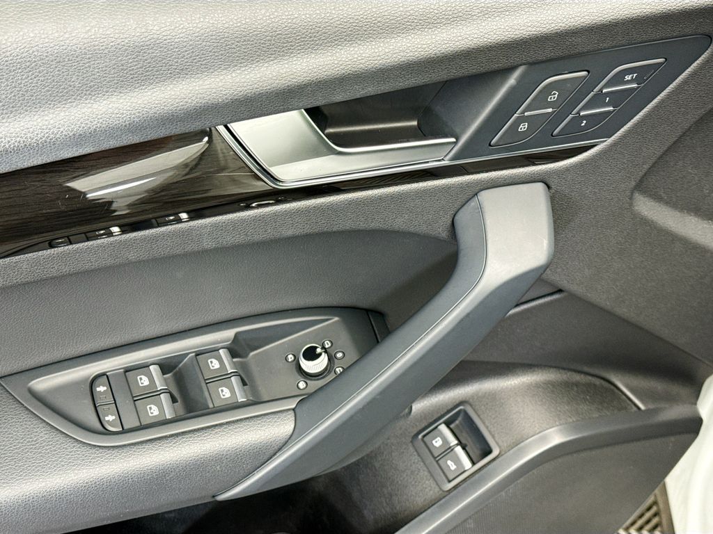 Thumbnail: 2020 Audi Q5 - 22