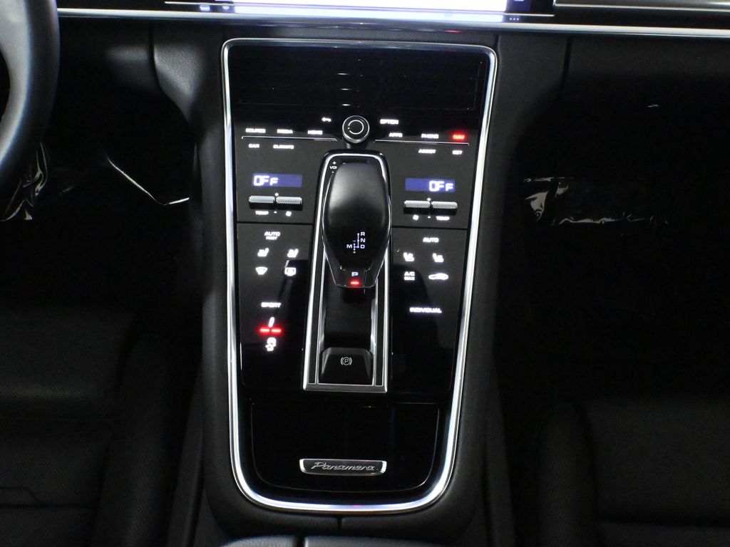 2022 Porsche Panamera Platinum 25