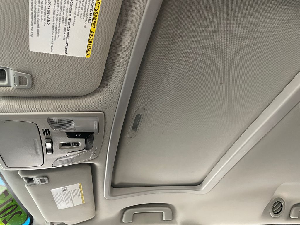 Thumbnail: 2017 Toyota Sienna - 31