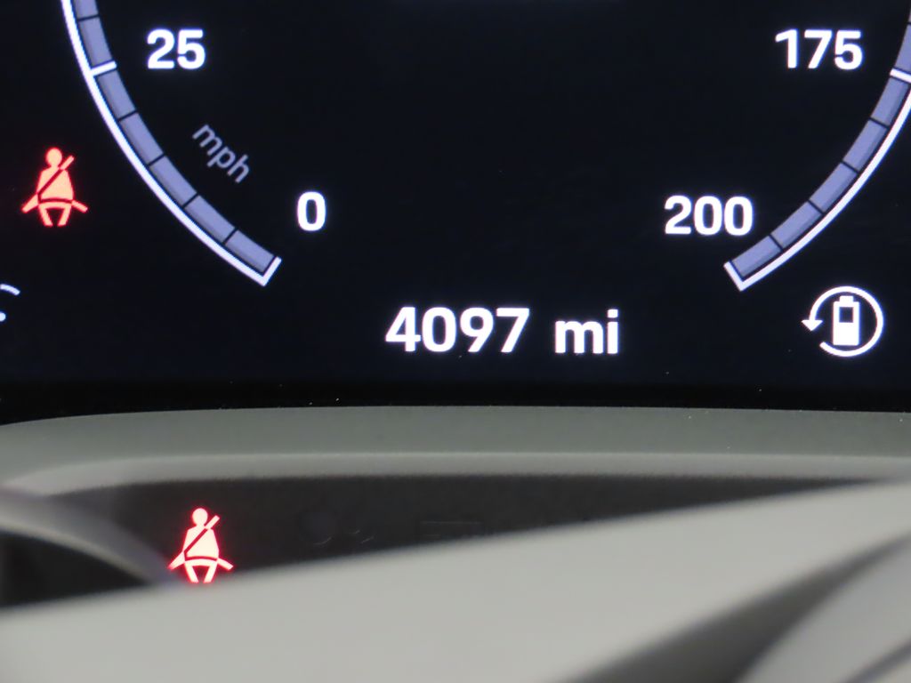 Thumbnail: 2025 Porsche Taycan - 18