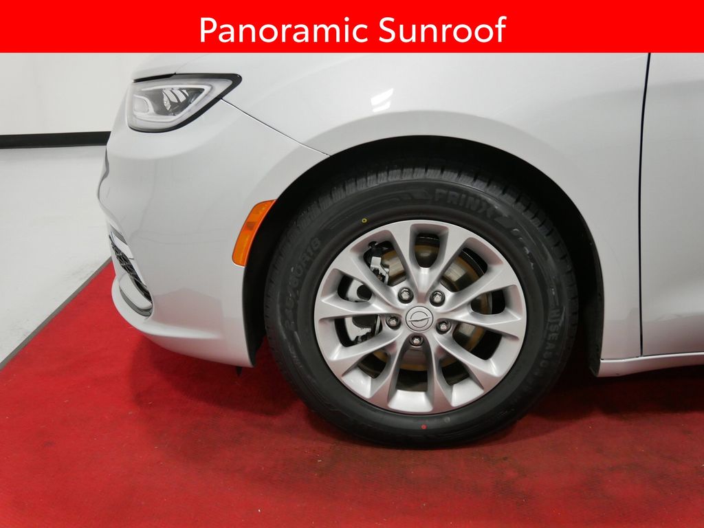 Used 2026 Chrysler Pacifica Van