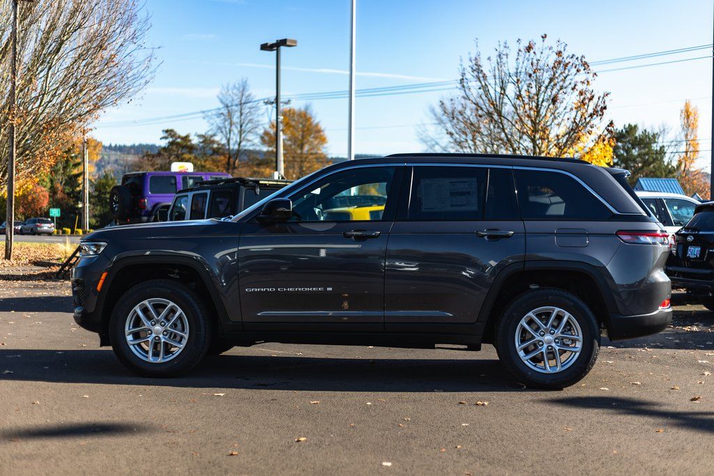 2025 Jeep Grand Cherokee Laredo X thumbnail 11