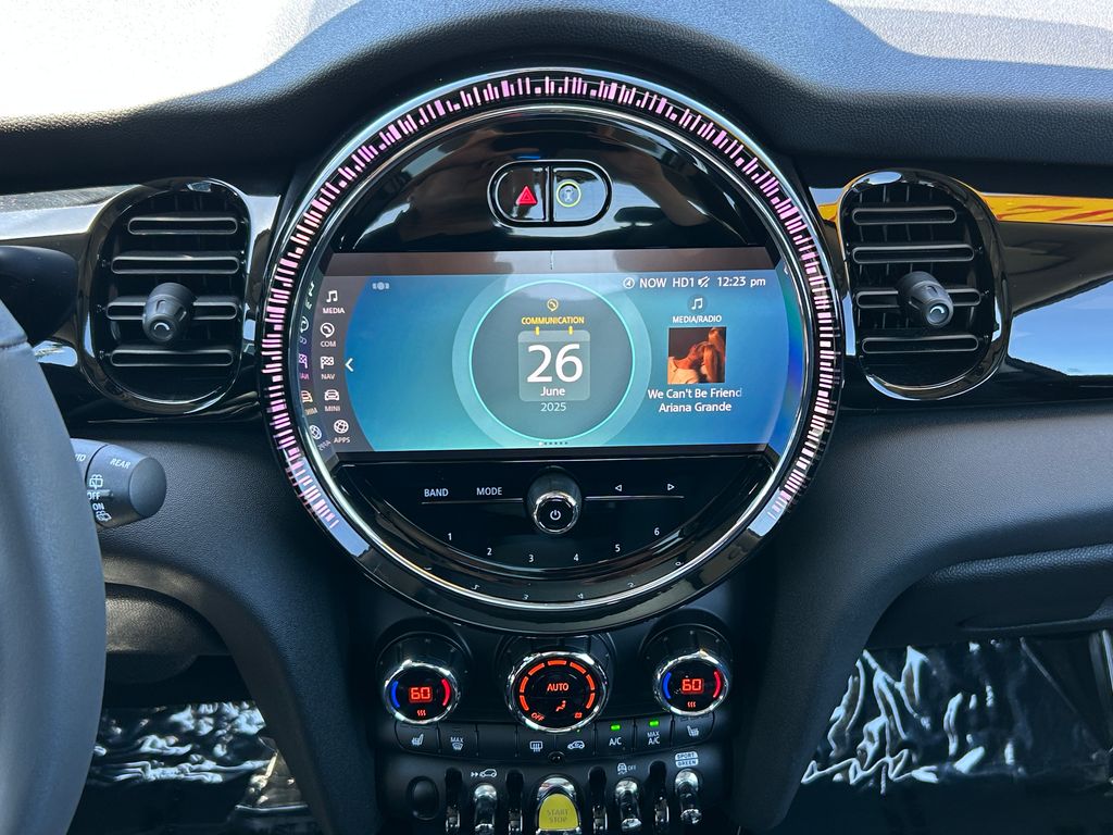 Thumbnail: 2024 MINI Cooper - 24