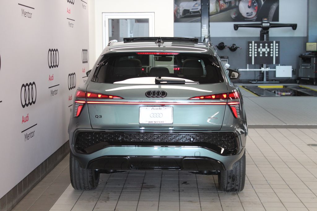 Thumbnail: 2026 Audi Q3 - 5